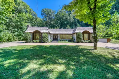 5996 Andover Dr, Nashville, TN 37215