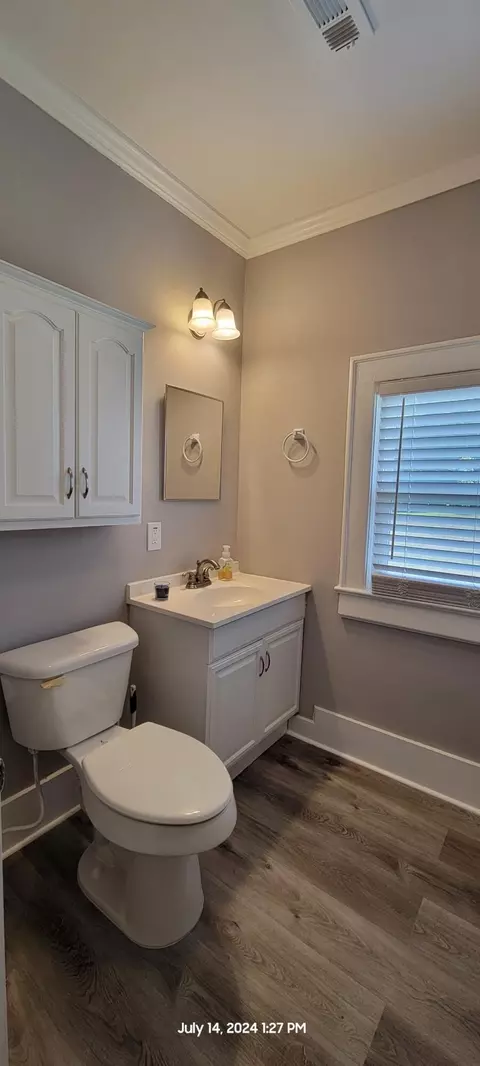 Bath - 816 Indian Ave, Rossville, GA 30741 photo 1 of 2
