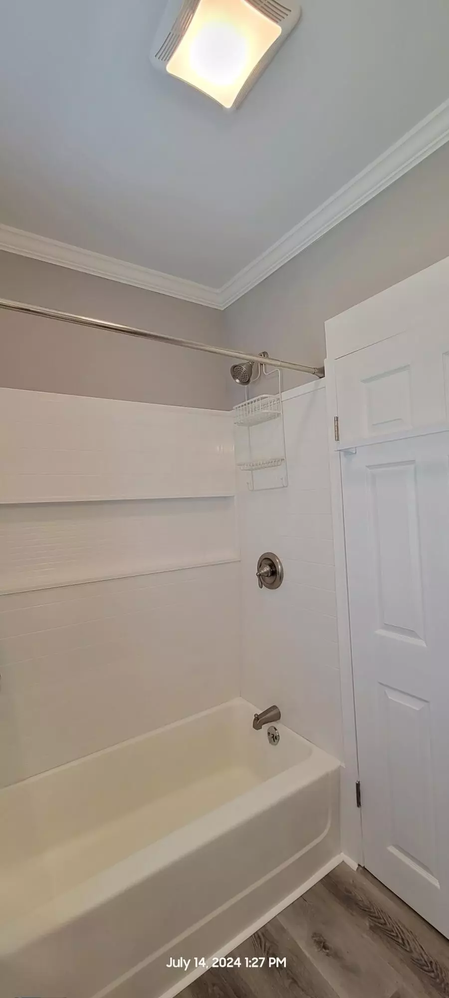 Bath - 816 Indian Ave, Rossville, GA 30741 photo 2 of 2