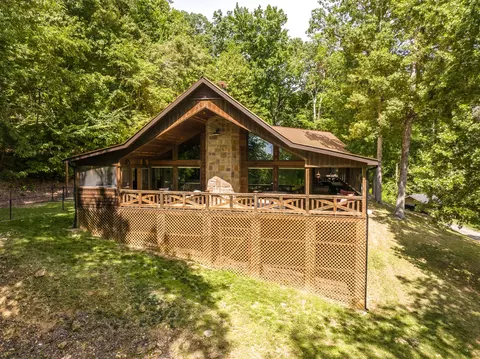 160 Lakeshore Dr, Sugar Tree, TN 38380