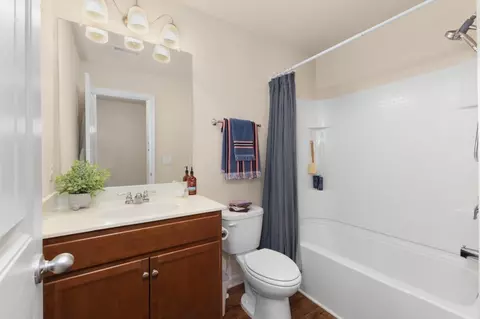 Bath - 4010 Cannonsgate Ln, Murfreesboro, TN 37128 photo 1 of 3