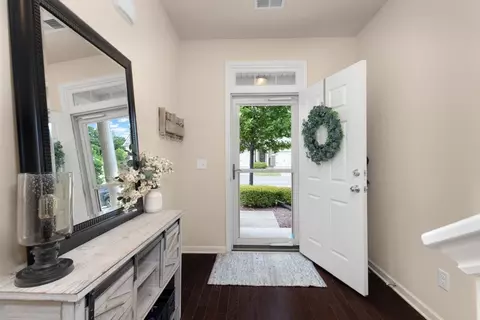 Entry Way - 4010 Cannonsgate Ln, Murfreesboro, TN 37128 photo 2 of 3