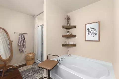 Bath - 4010 Cannonsgate Ln, Murfreesboro, TN 37128 photo 2 of 3