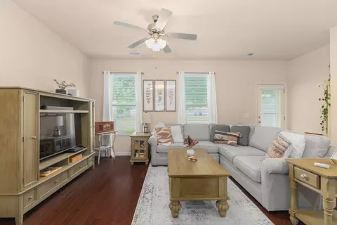 Living - 4010 Cannonsgate Ln, Murfreesboro, TN 37128 photo 1 of 1