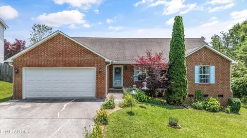 1122 Fox Ridge Dr, Powell, TN 37849
