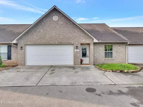 905 Mercer Dr, Maryville, TN 37801
