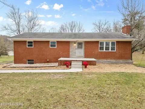 4949 Beverly Rd, Knoxville, TN 37918