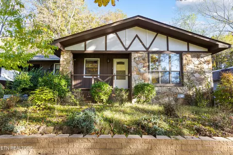 132 Lakeshire Dr, Crossville, TN 38558