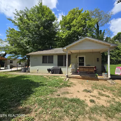 208 Northwestern Ave, Oak Ridge, TN 37830