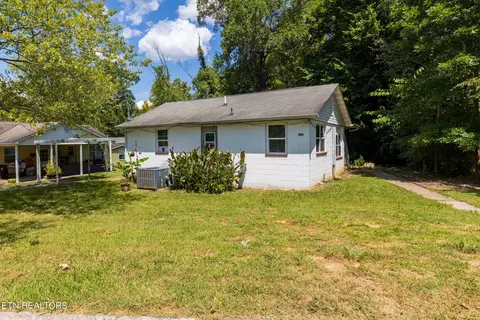 107 Paris Ln, Oak Ridge, TN 37830