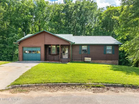 2323 Travis Cir, Maryville, TN 37804