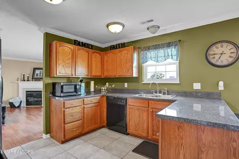 2011 Farmstead Ln, Powell, TN 37849 photo 11