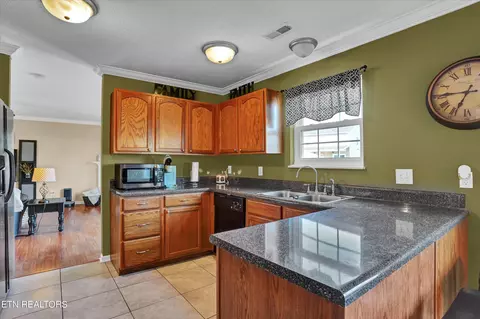 2011 Farmstead Ln, Powell, TN 37849 photo 8