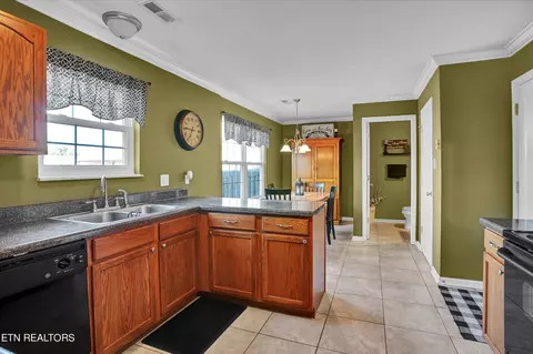 2011 Farmstead Ln, Powell, TN 37849 photo 9