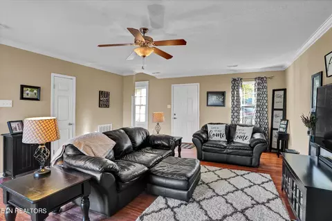 2011 Farmstead Ln, Powell, TN 37849 photo 4