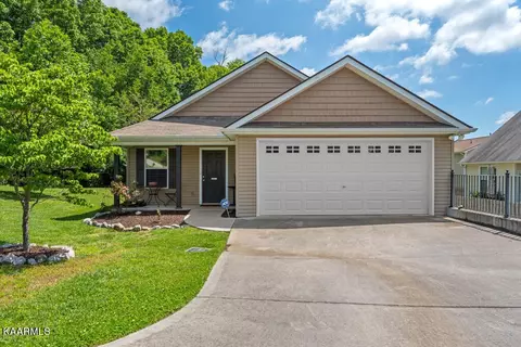 7373 Kennon Park Ln, Knoxville, TN 37909