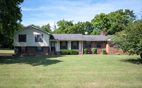 212 Mark Cir, Gallatin, TN 37066