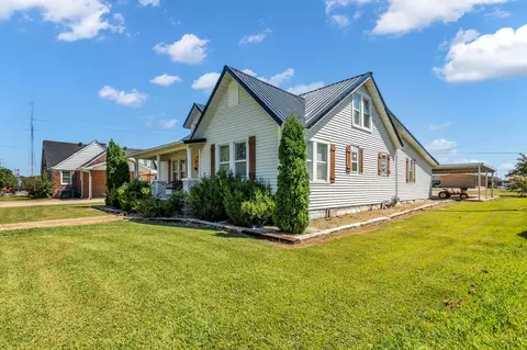 15 S Oak St, Hohenwald, TN 38462