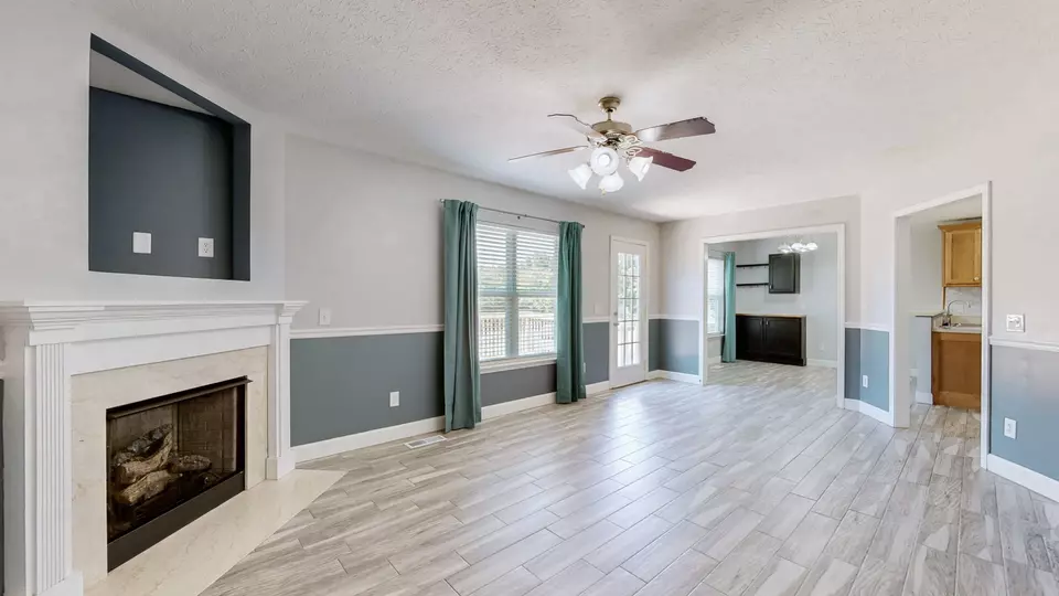 Living - 4635 Benders Ferry Rd, Mount Juliet, TN 37122 photo 1 of 2