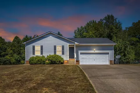 214 Pappy Dr, Oak Grove, KY 42262