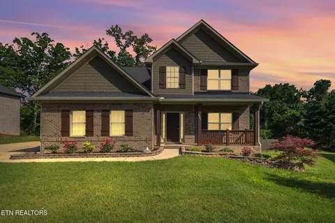 687 Yosemite Dr, Lenoir City, TN 37771
