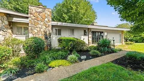 12101 N Fox Den Dr, Knoxville, TN 37934
