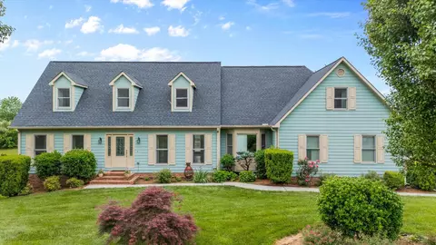 3054 Hawthorne St, Athens, TN 37303