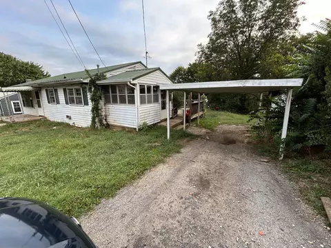 704 7th St, Newport, TN 37821