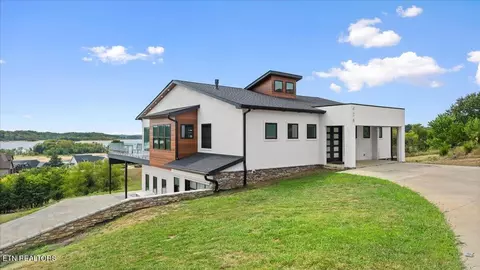 428 River Bend Dr, Dandridge, TN 37725