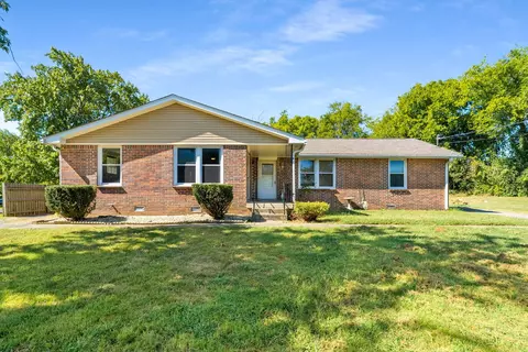 282 Southburn Dr, Hendersonville, TN 37075