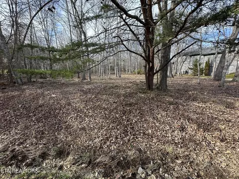 125 Motthaven Dr, Crossville, TN 38558