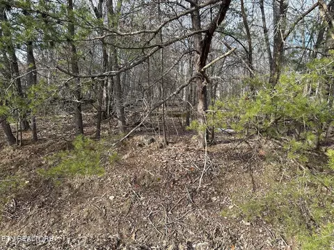 121 Motthaven Dr, Crossville, TN 38558
