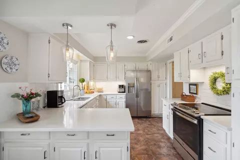 Kitchen - 5013 Baker Rd, Murfreesboro, TN 37129 photo 2 of 4