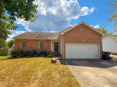 2806 Pam Dr, Clarksville, TN 37043