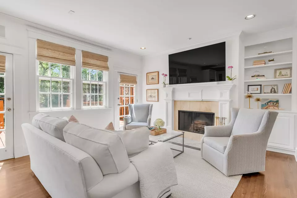 Living - 1709 Bonner Ave, Nashville, TN 37215 photo 3 of 3