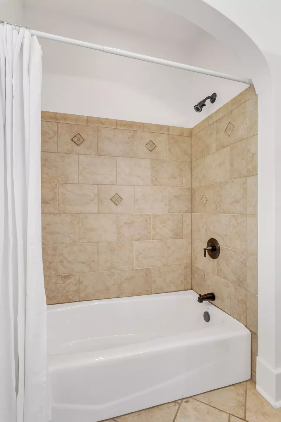 Bath - 1709 Bonner Ave, Nashville, TN 37215 photo 2 of 9