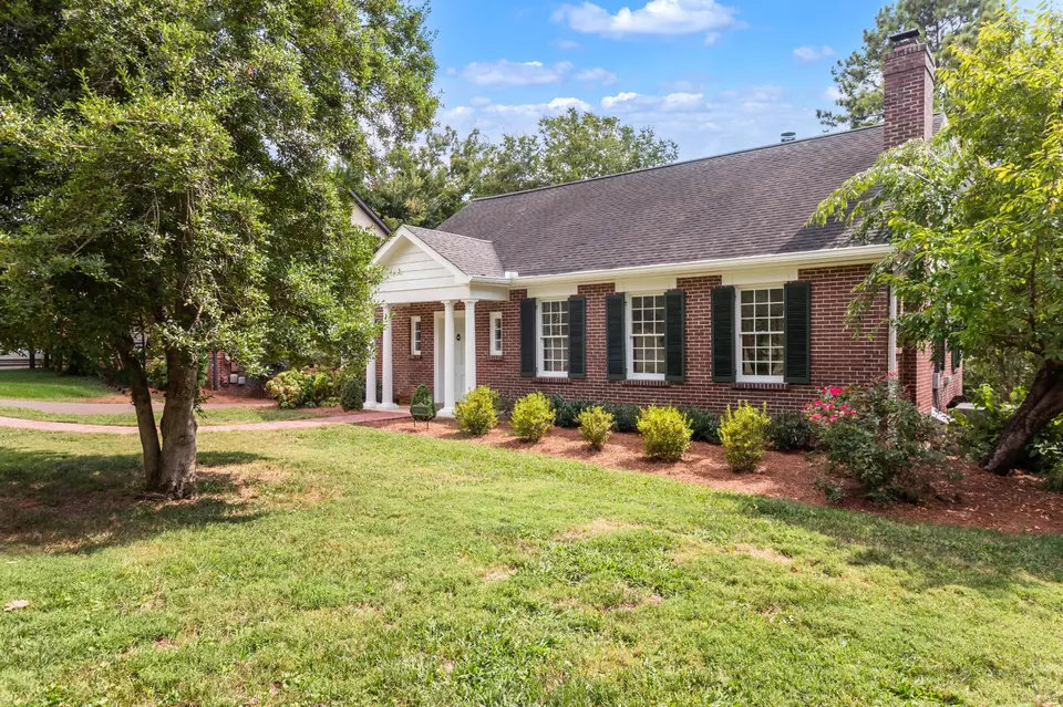 Exterior - 1709 Bonner Ave, Nashville, TN 37215 photo 3 of 9