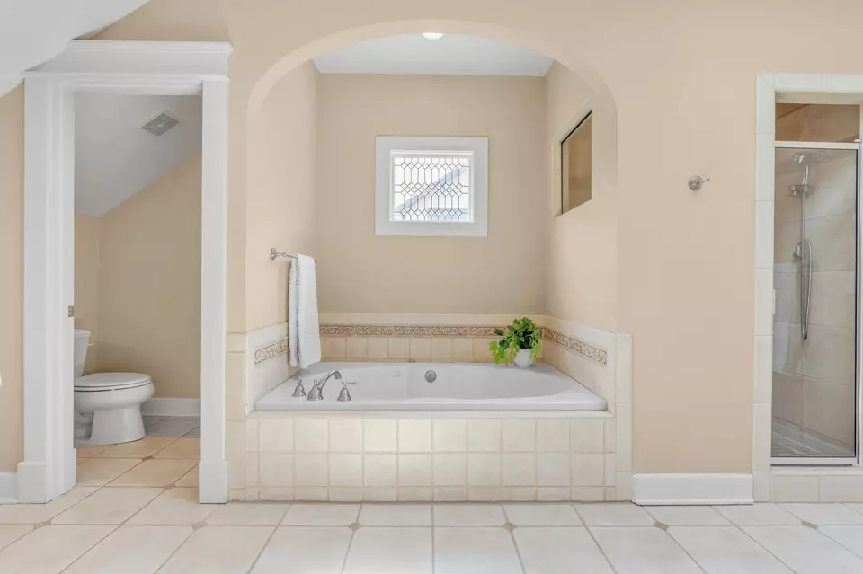 Bath - 1709 Bonner Ave, Nashville, TN 37215 photo 3 of 9