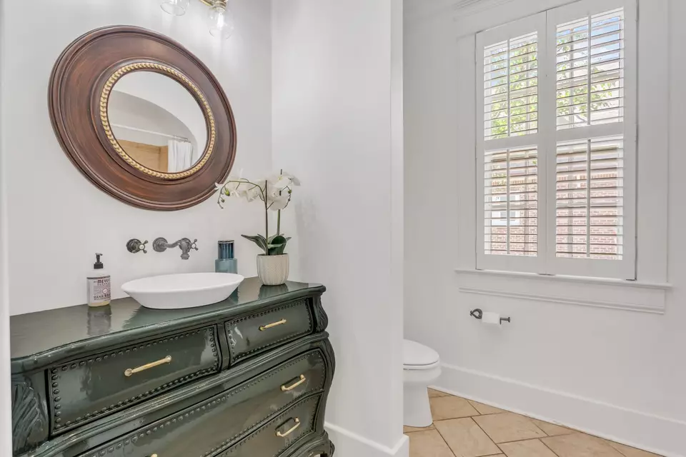 Bath - 1709 Bonner Ave, Nashville, TN 37215 photo 1 of 9