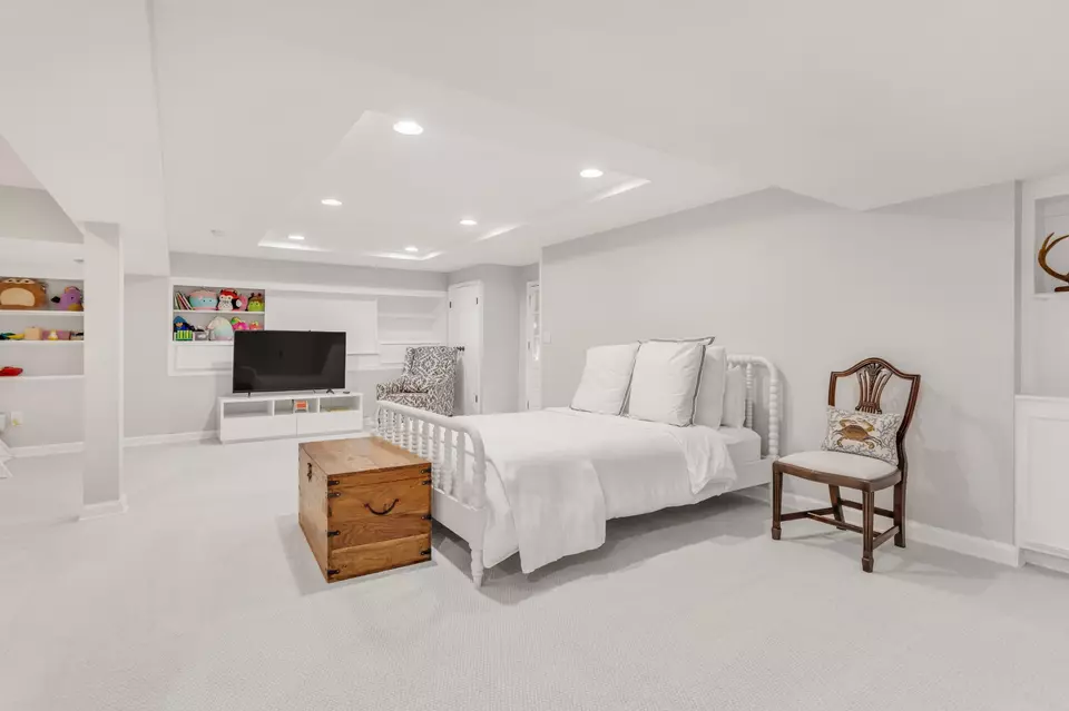 Bedroom - 1709 Bonner Ave, Nashville, TN 37215 photo 8 of 9