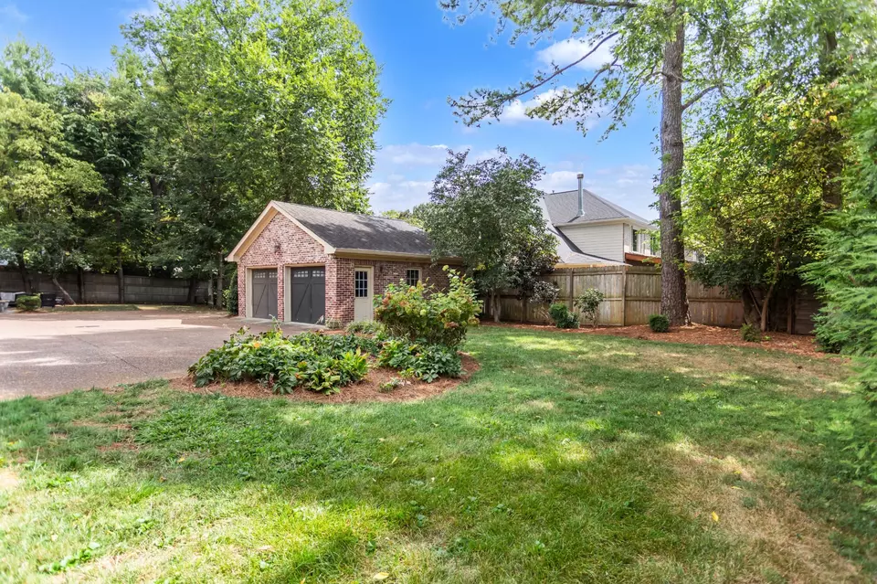 Exterior - 1709 Bonner Ave, Nashville, TN 37215 photo 6 of 9