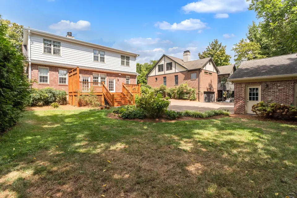 Exterior - 1709 Bonner Ave, Nashville, TN 37215 photo 7 of 9