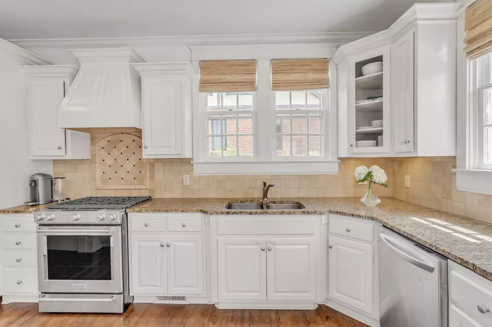 Kitchen - 1709 Bonner Ave, Nashville, TN 37215 photo 2 of 4
