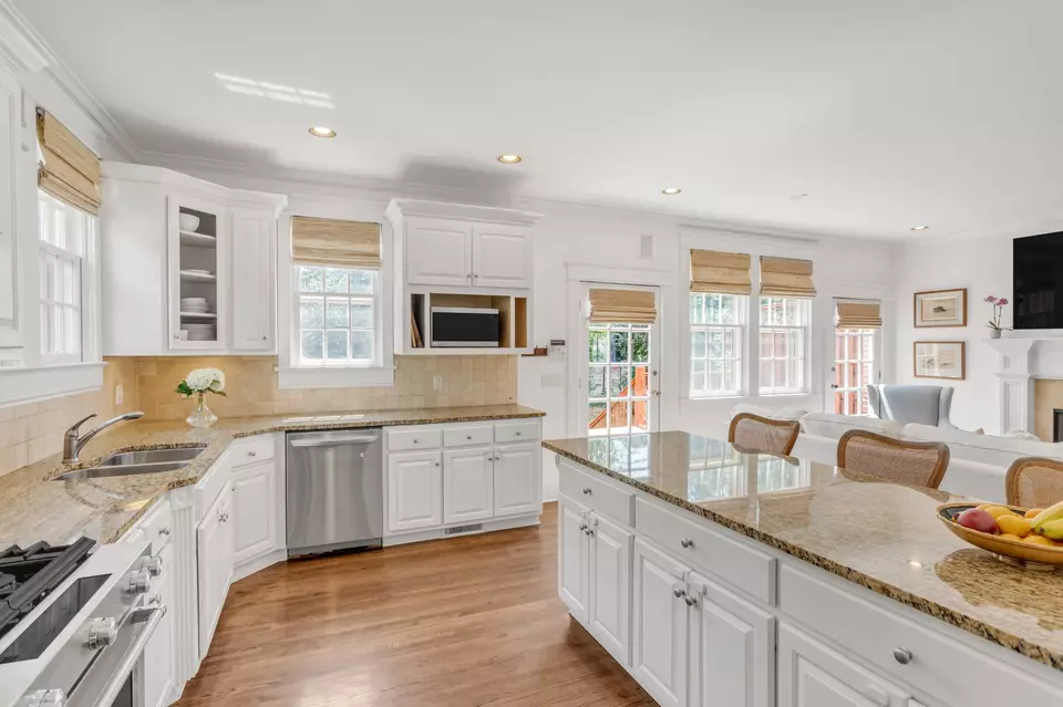 Kitchen - 1709 Bonner Ave, Nashville, TN 37215 photo 3 of 4