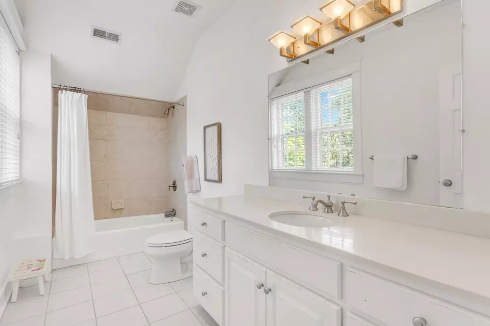 Bath - 1709 Bonner Ave, Nashville, TN 37215 photo 7 of 9