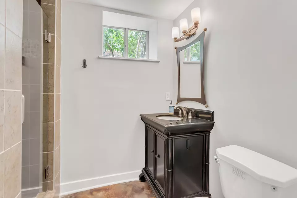 Bath - 1709 Bonner Ave, Nashville, TN 37215 photo 8 of 9