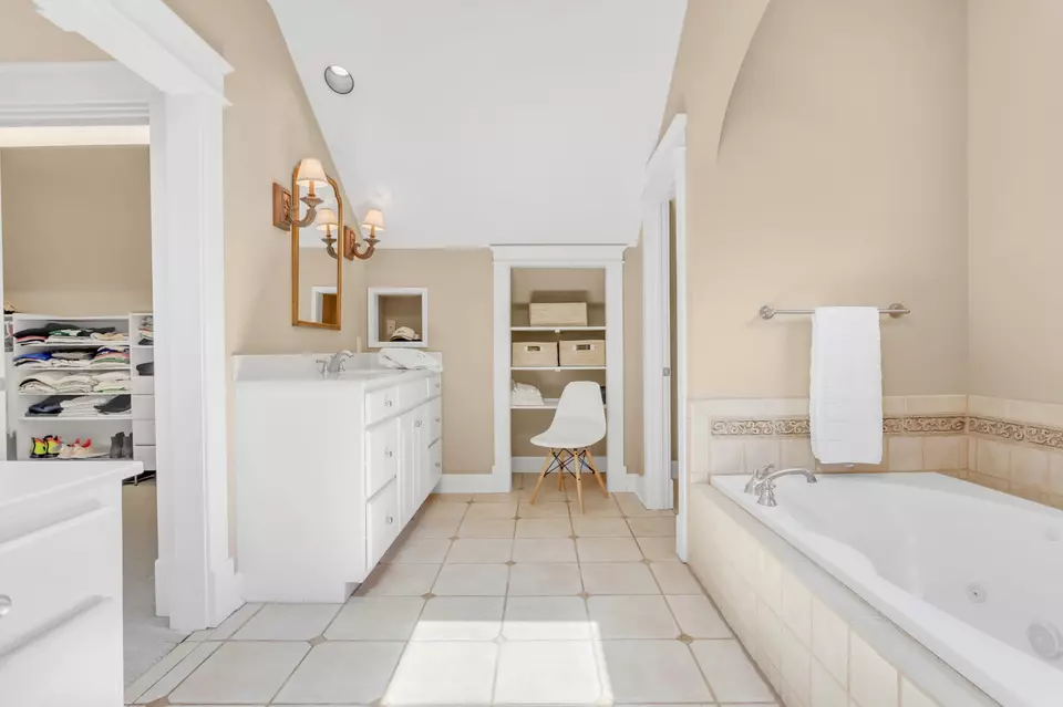 Bath - 1709 Bonner Ave, Nashville, TN 37215 photo 5 of 9