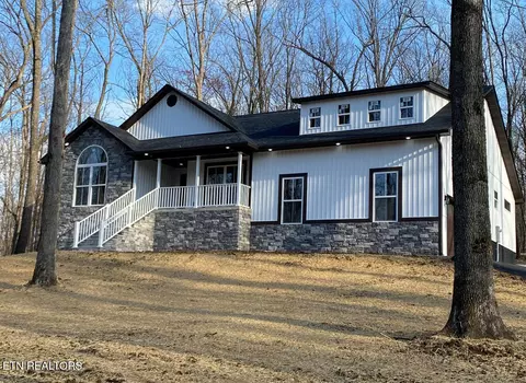 1137 Davidson Dr, Monterey, TN 38574