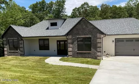 110 Russell Ln, Crossville, TN 38555
