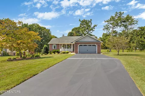 613 E Deer Creek Dr, Crossville, TN 38571